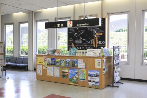 Reception desk of Hachijojima Tourism Association Airport Information Center・Computer_2