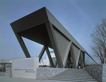 Exterior view of MUSEUM OF CONTEMPORARY ART TOKYO