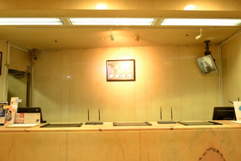 Reception desk of HOTEL LISTEL SHINJUKU ・Computer_3